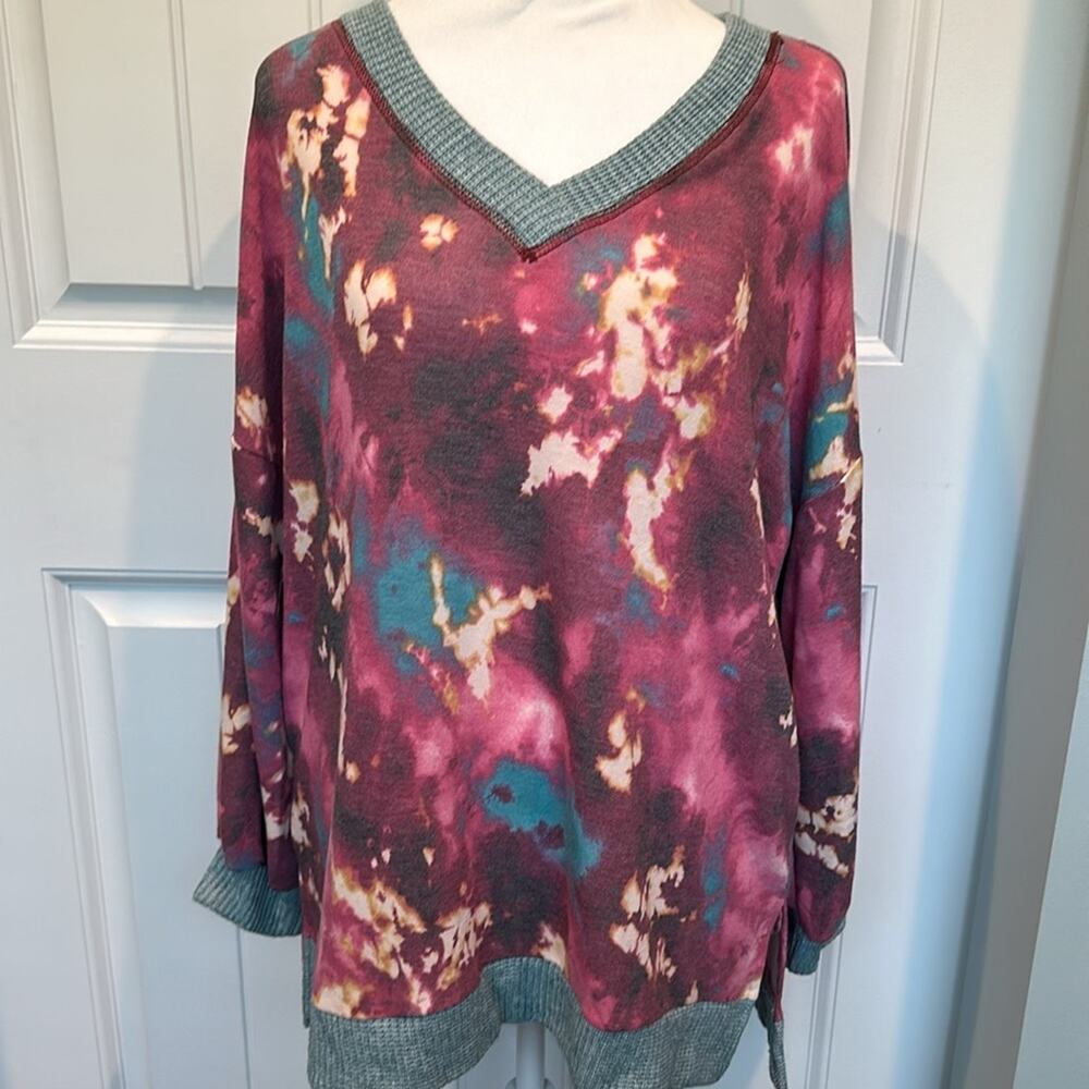 White Birch Medium‎ Fuchsia Tie Dye V-Neck Pullover Sweater